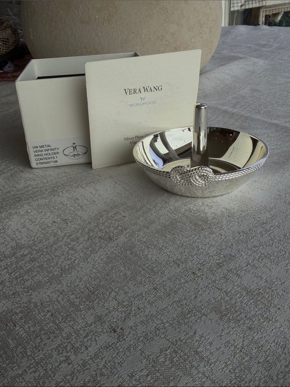 Vera Wang Silver Plate Infinity Knot Ring Holder Dish